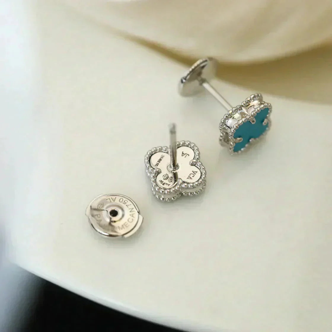 VCA CLOVER MINI TUROUOISE SILVER STUD EARRINGS