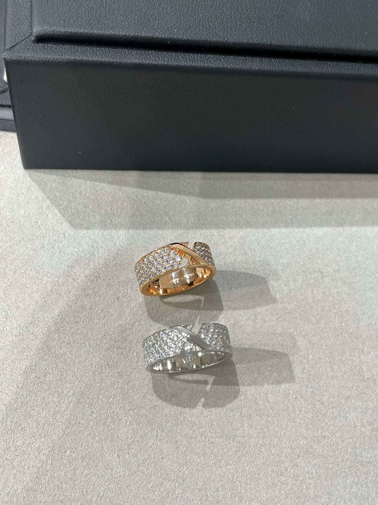 CHAUMET LIENS EVIDENCE DIAMOND PAVED RING