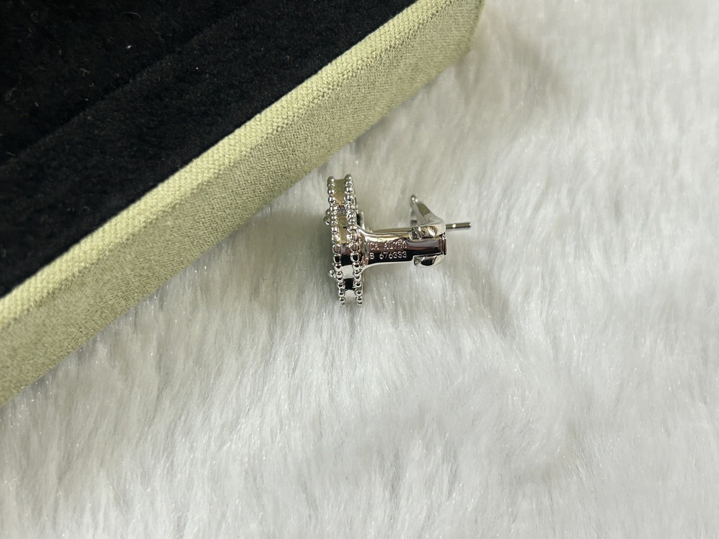 VCA CLOVER PIETERSITE MEDIUM STUD EARRINGS