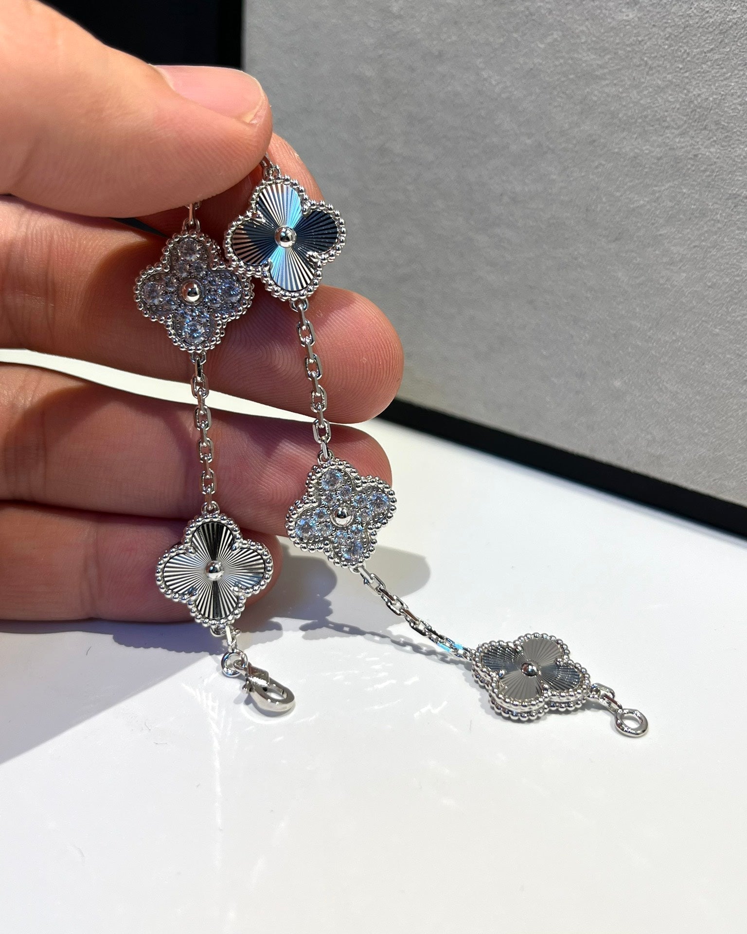 VCA CLOVER 5 MOTIF LASER BRACELET COLLECTION