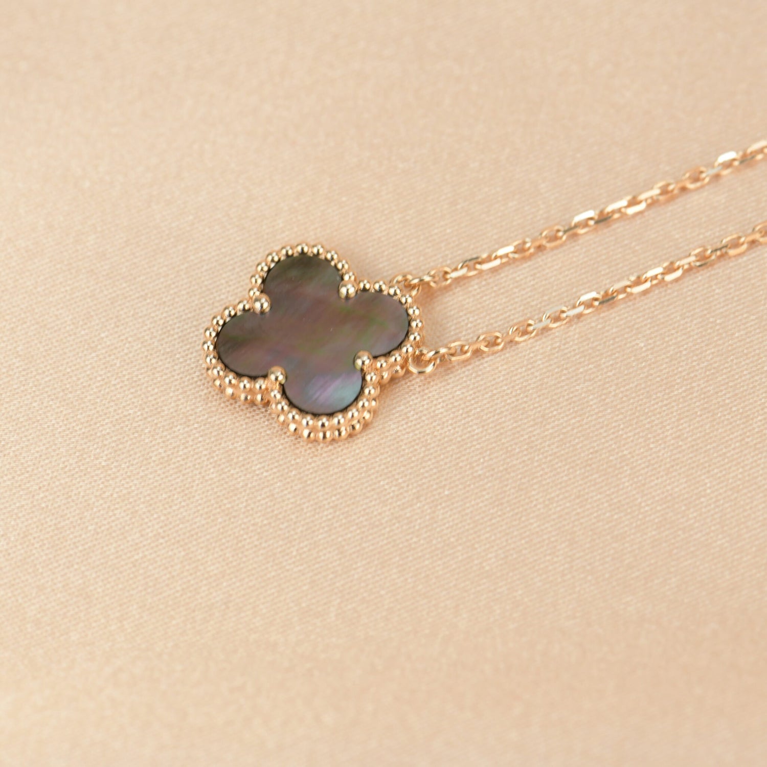 VCA CLOVER 15MM GRAY MOTHER OF PEARL NECKLACE