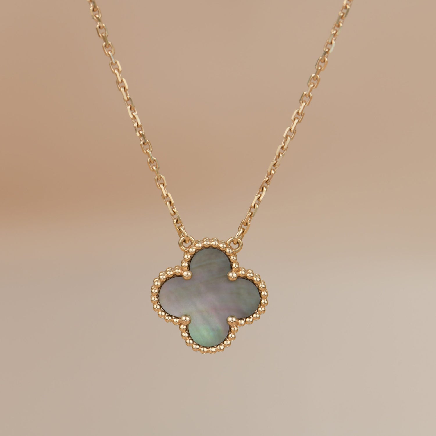 VCA CLOVER 15MM GRAY MOTHER OF PEARL NECKLACE