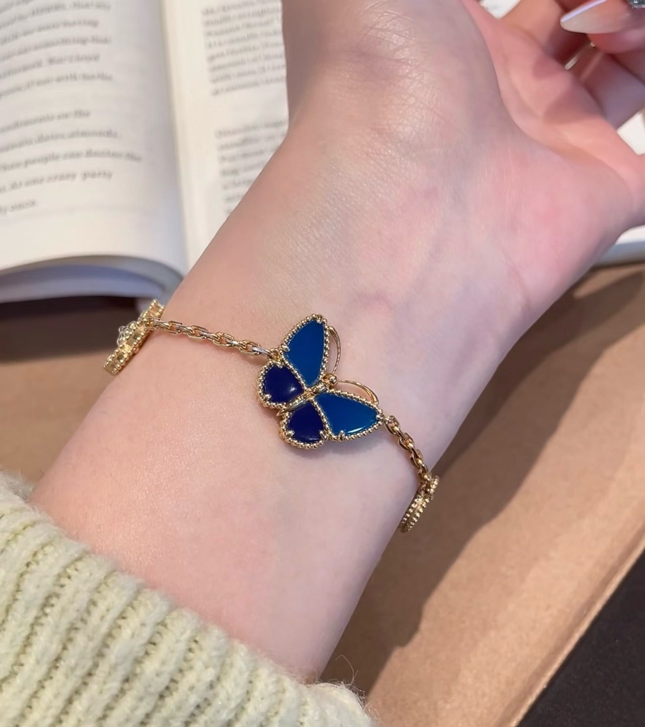 VCA LUCKY SPRING BUTTERFLY 5 MOTIF BRACELET