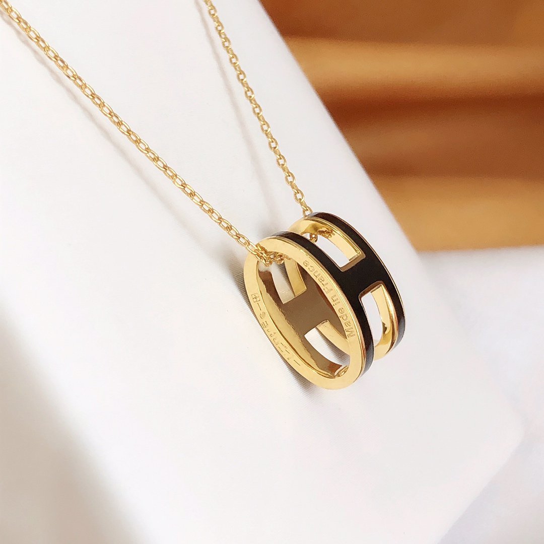 HERMES HM CLIC BLACK ENAMEL GOLD NECKLACE