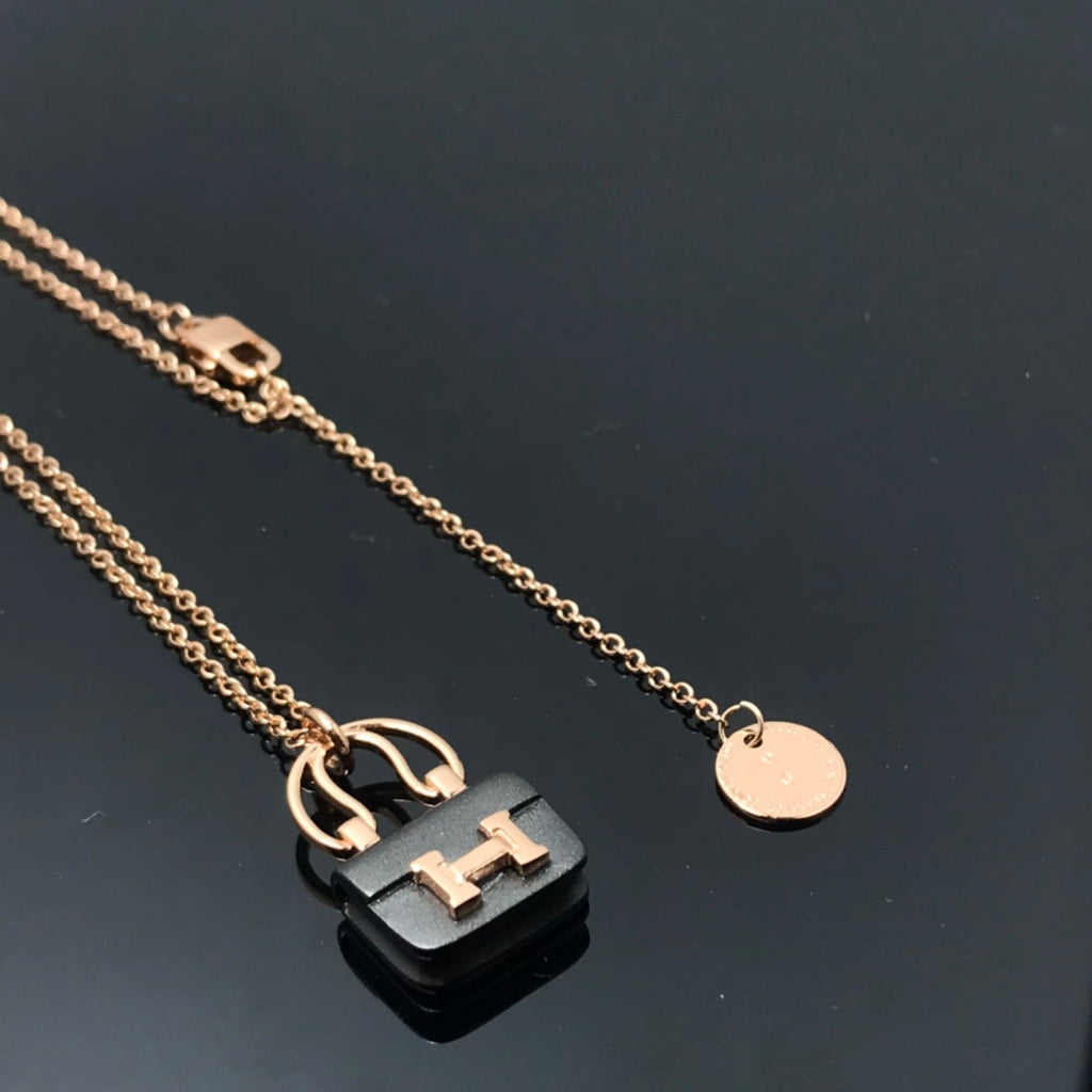 HERMES WOMEN'S HM AMULETTES CONSTANCE PENDANT NECKLACE
