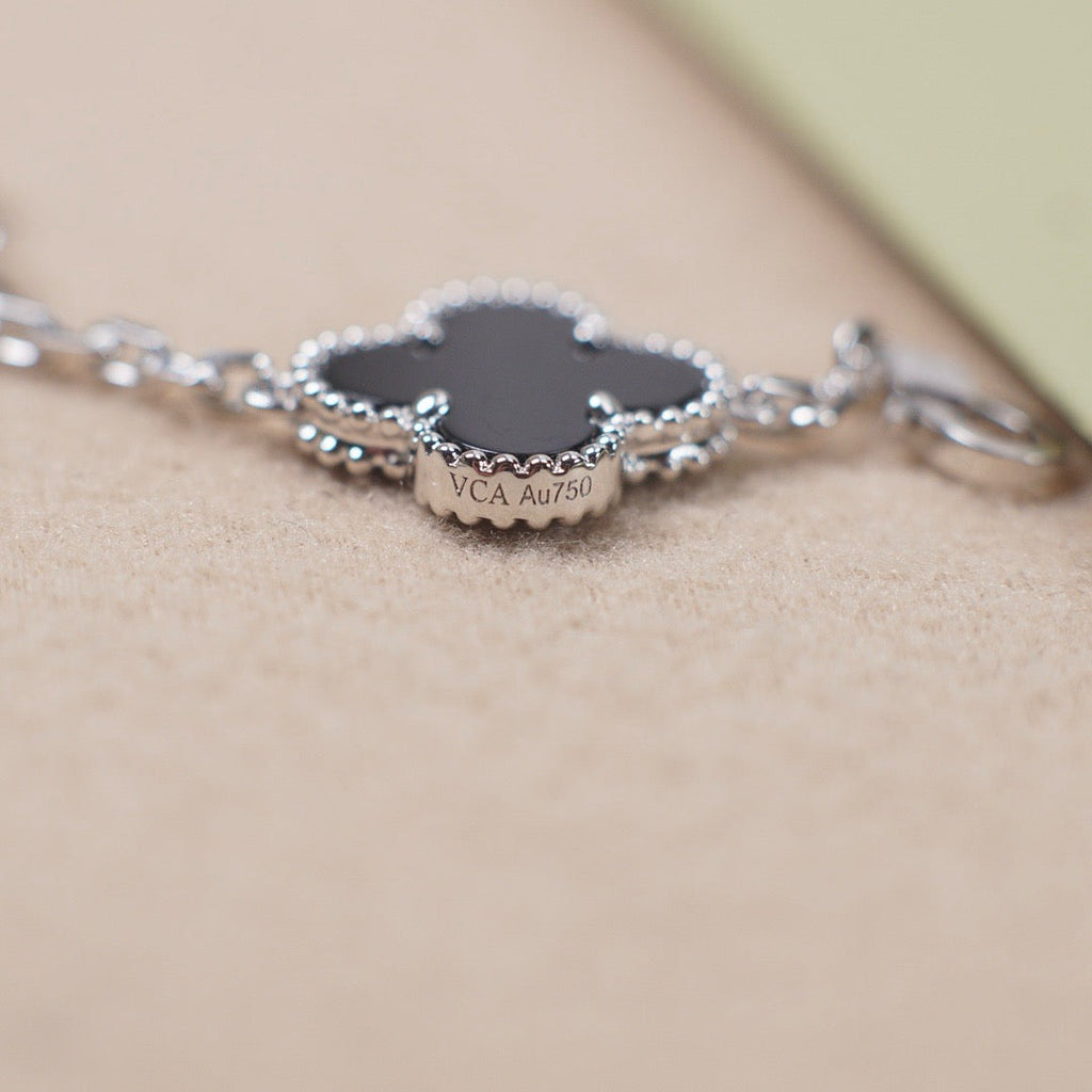VCA CLOVER 5 MOTIF ONYXS BRACELET COLLECTION