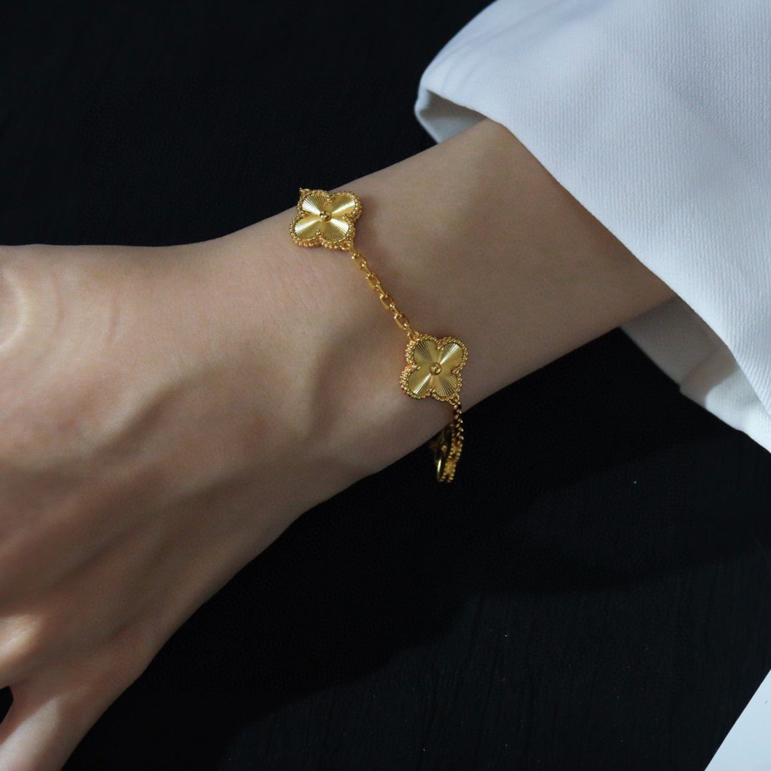 VCA CLOVER 5 MOTIF LASER BRACELET COLLECTION