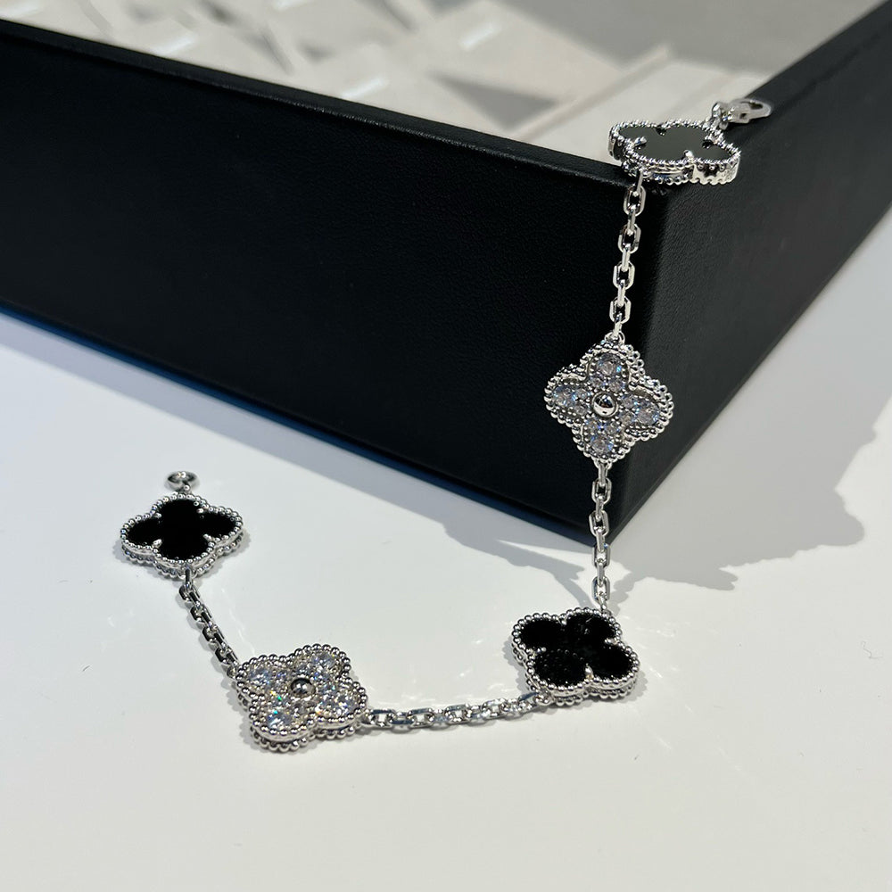 VCA CLOVER 5 MOTIF ONYXS BRACELET COLLECTION