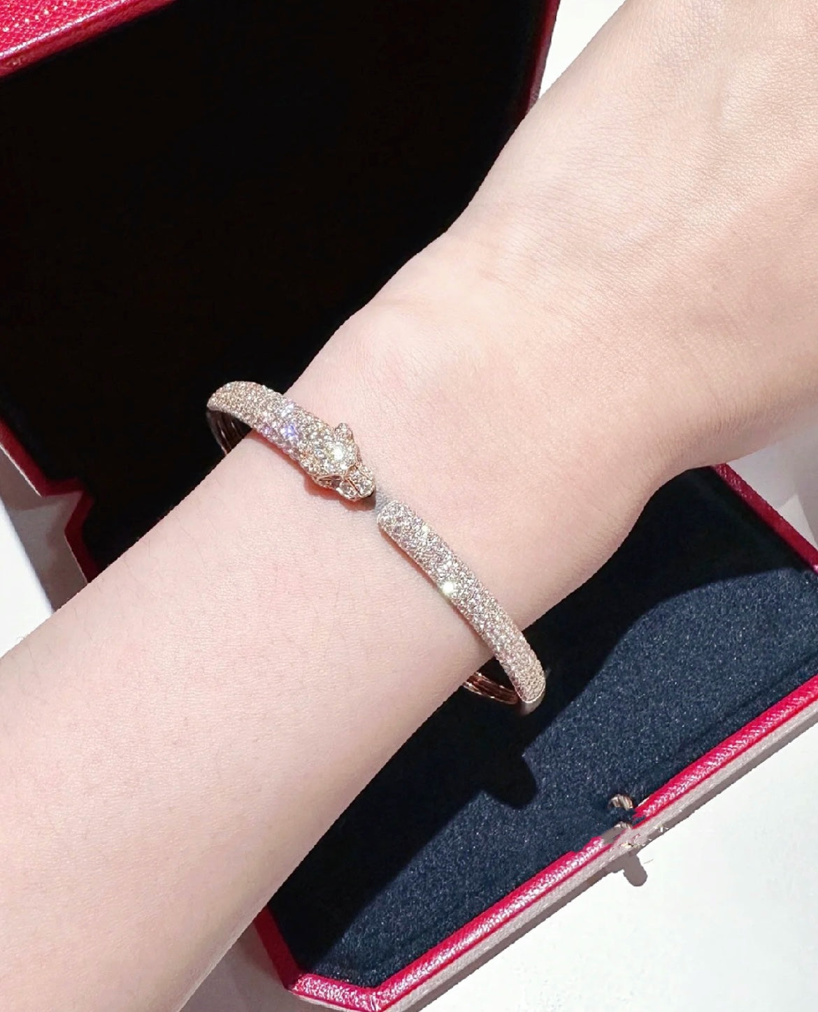 CARTIER PANTHERE FULL DIAMOND OPEN BRACELET
